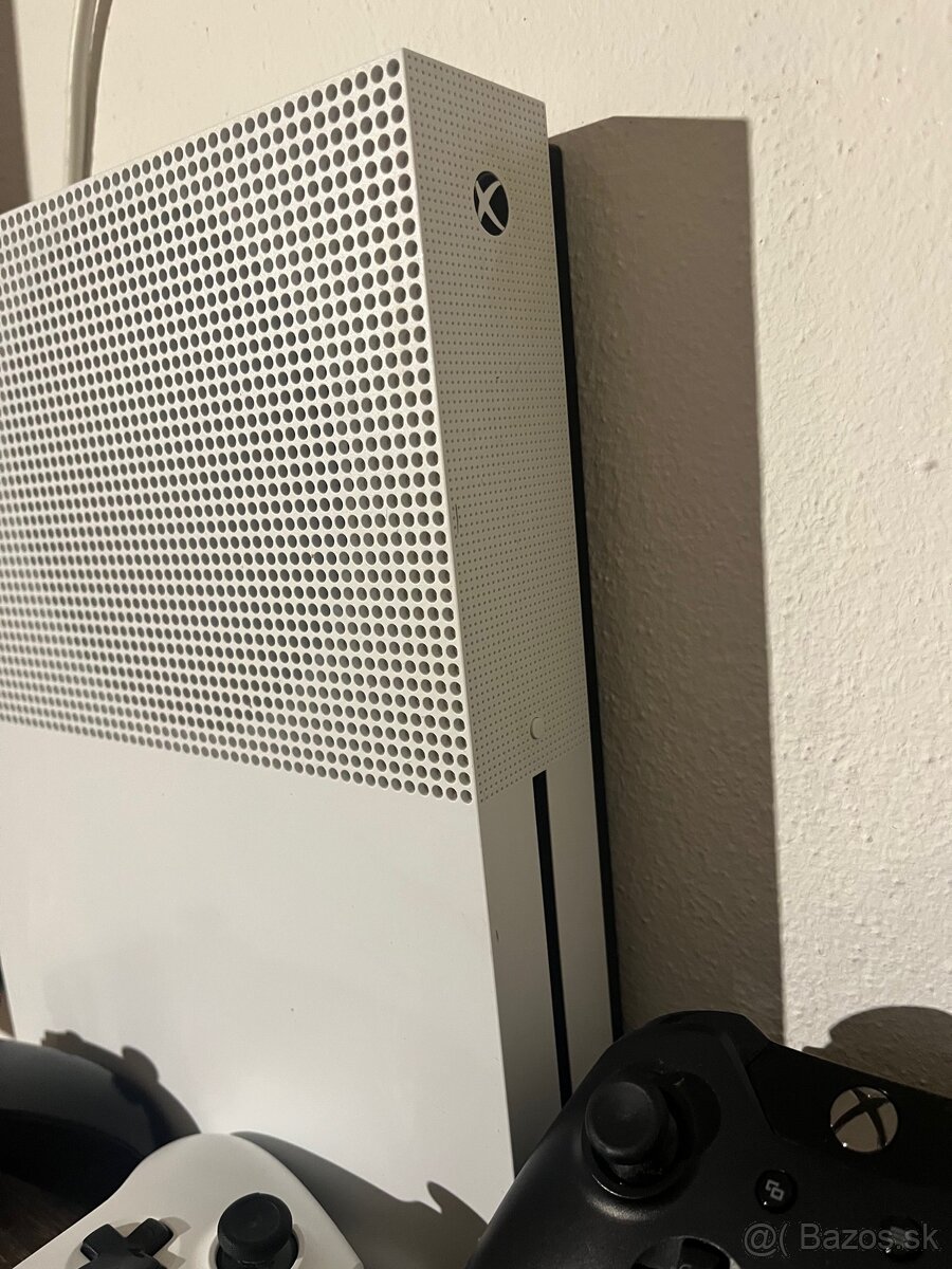 Predám Xbox One – veľký balík (4 ovládače + hry) - 2