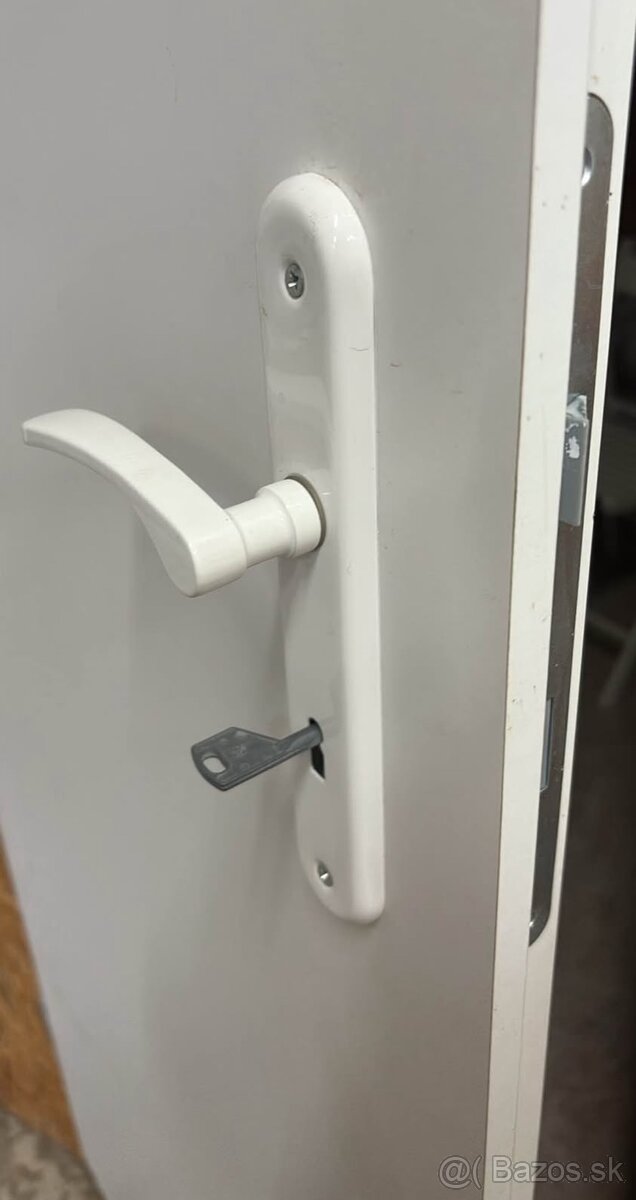 Dvere s kovanim so zarubnou 60” P - 2