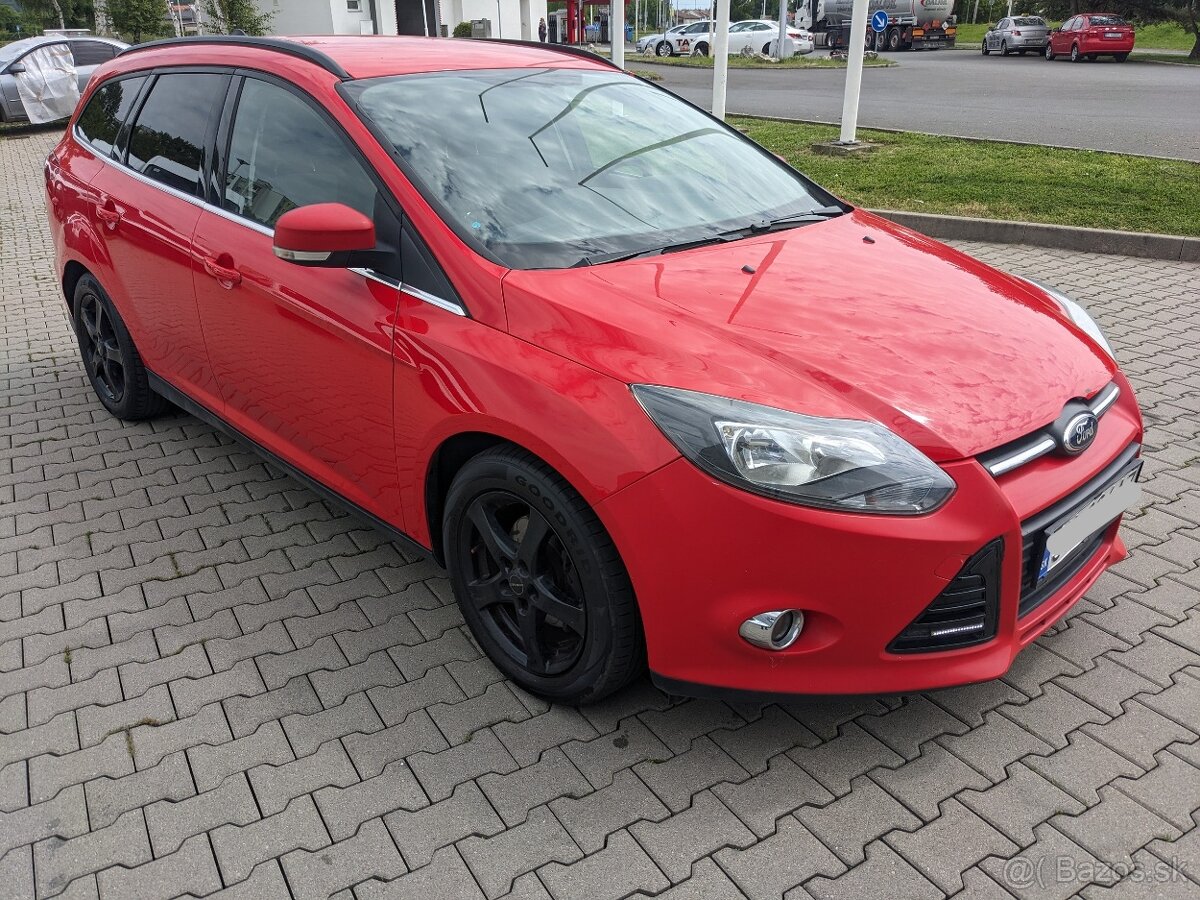 FORD Focus Kombi 2013 benzín - 2