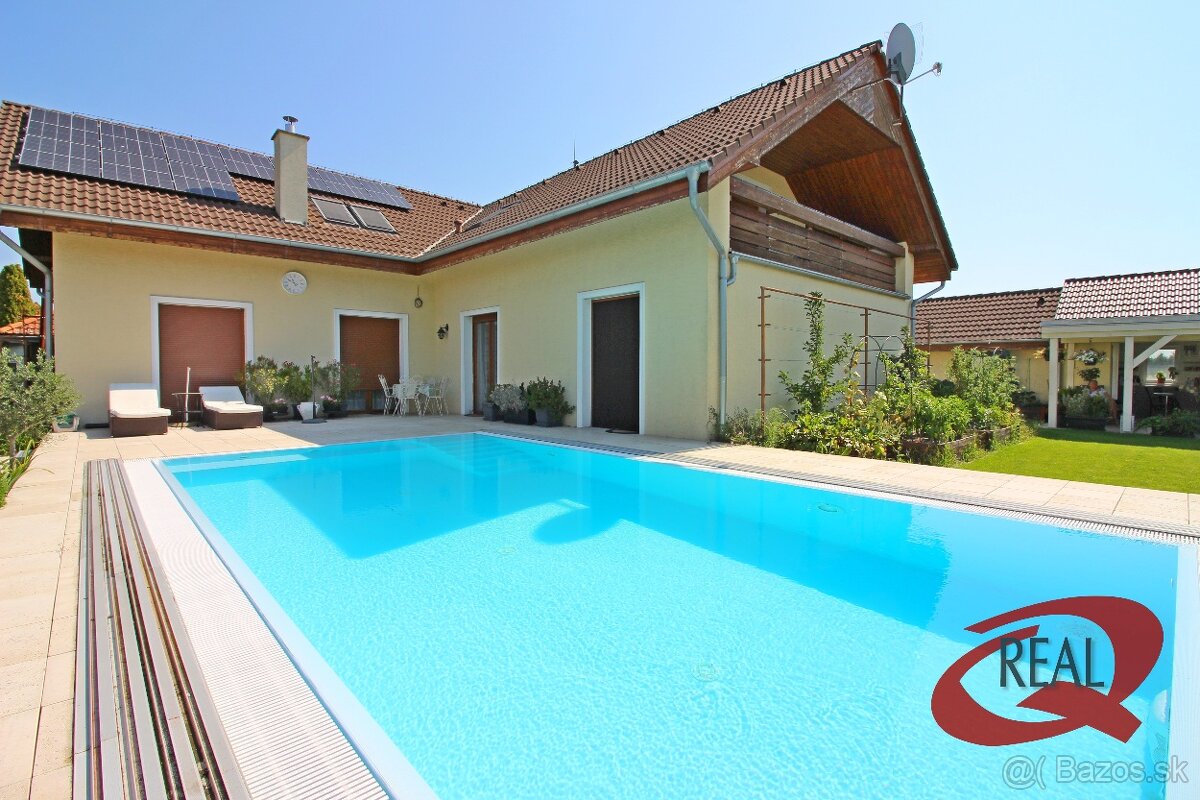 RODINNÝ DOM V SÚKROMNEJ ULIČKE S BAZÉNOM A LETNÝM DOMČEKOM - 2