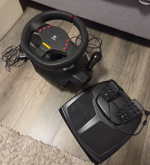Volant Logitech MOMO Racing Wheel - 2