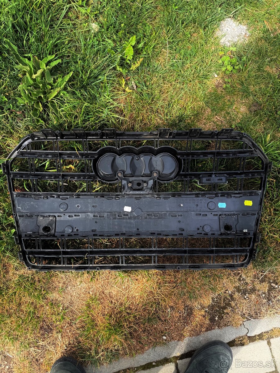 Audi a6 maska (gril) - 2