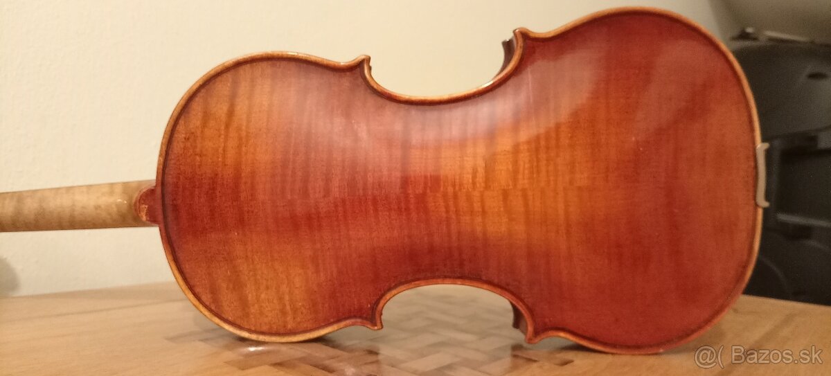 Husle model Gurneri - 2