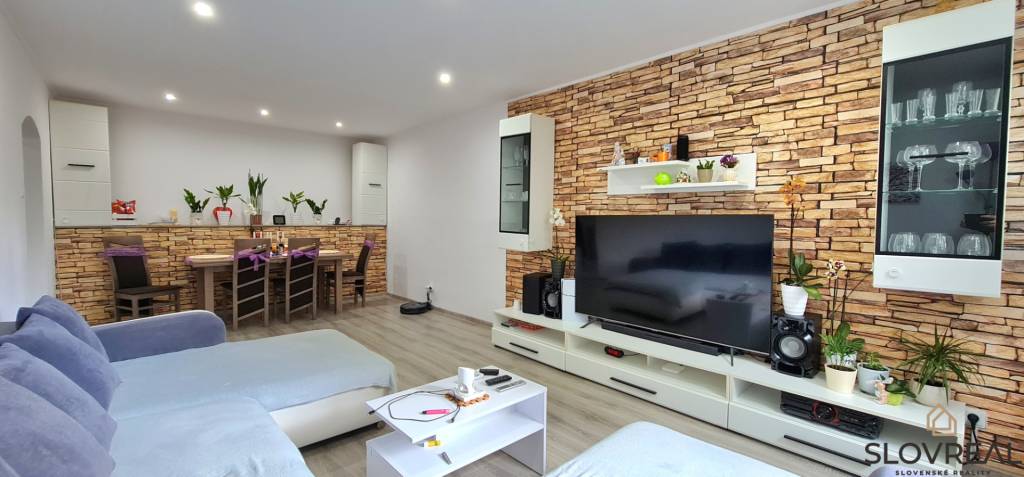 SLOVREAL predaj kompletne zrekonštruovaný 3-i byt, Žiar n/Hr - 2