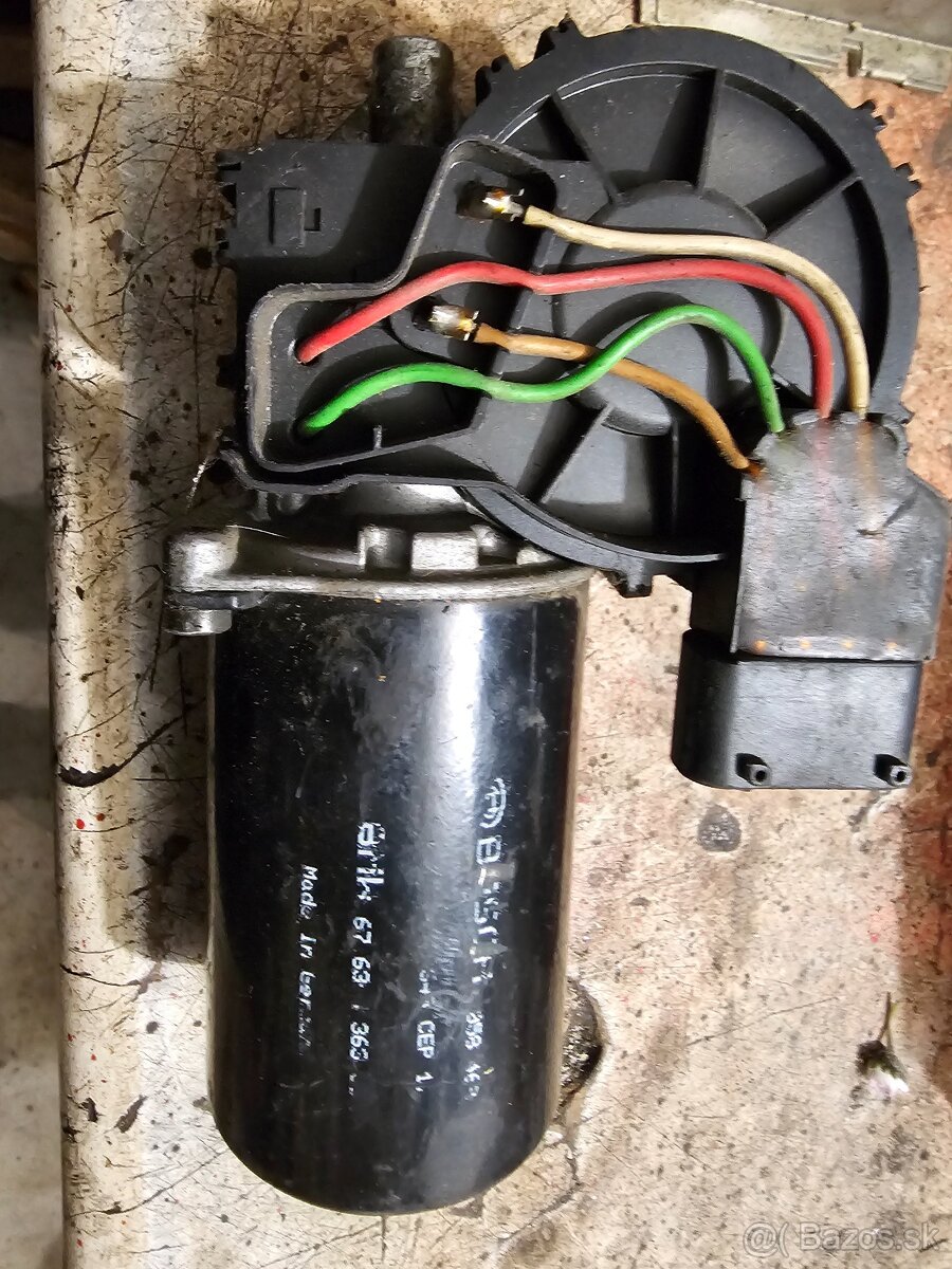 BMW E36 MOTOR PREDNÉHO STIERAČA BOSCH - 2