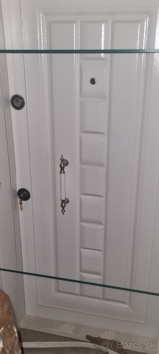 Bezpecnostne vchodove dvere do bytu - 2