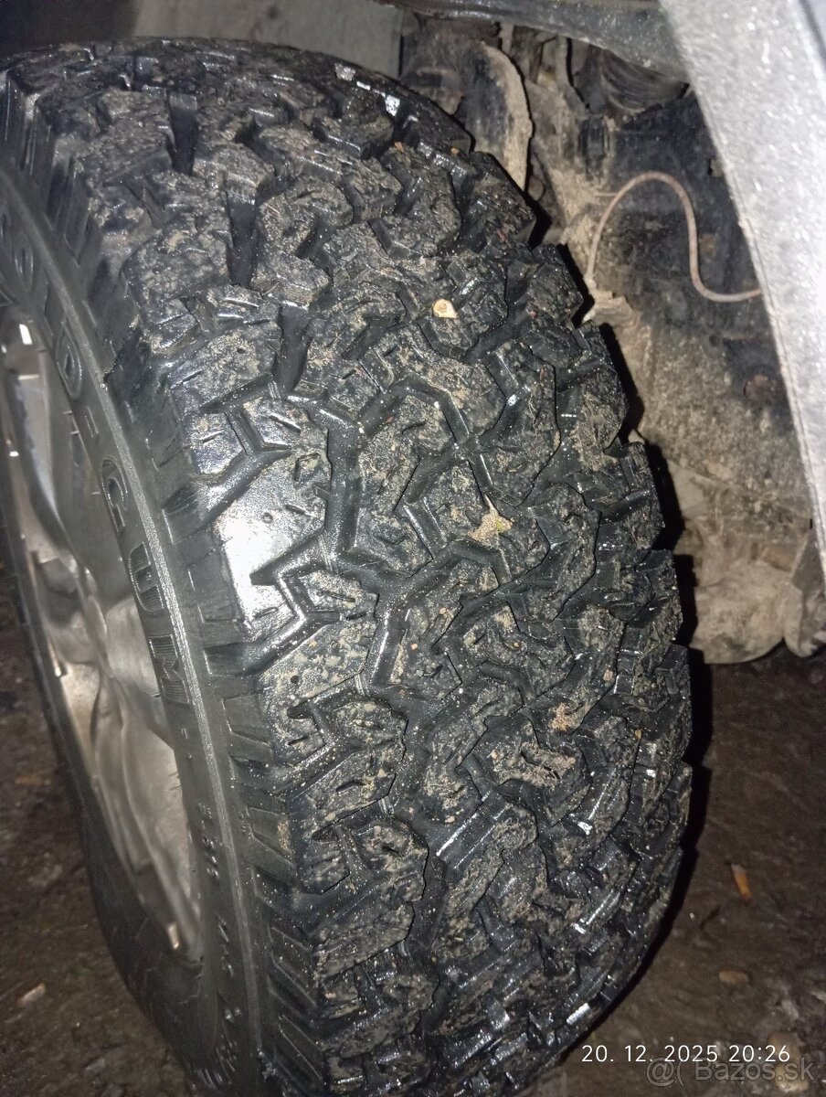 Kolesa Navara D40 - 2