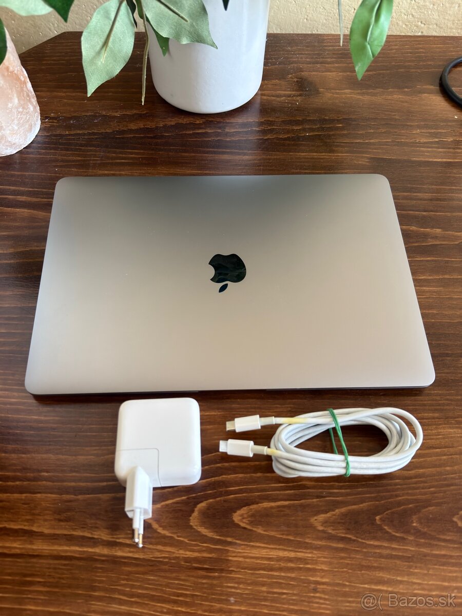 MacBook Air M1 8/256 - 2