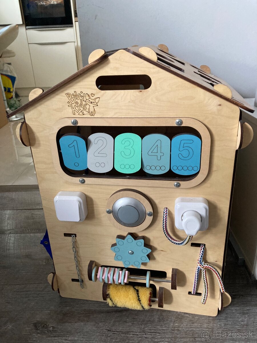 Predám drevený Montesori domček - 2