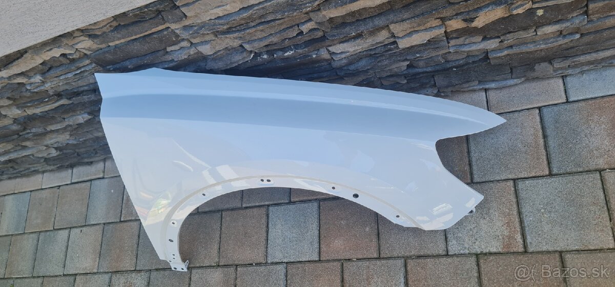 Audi Q3 blatník 2018- - 2