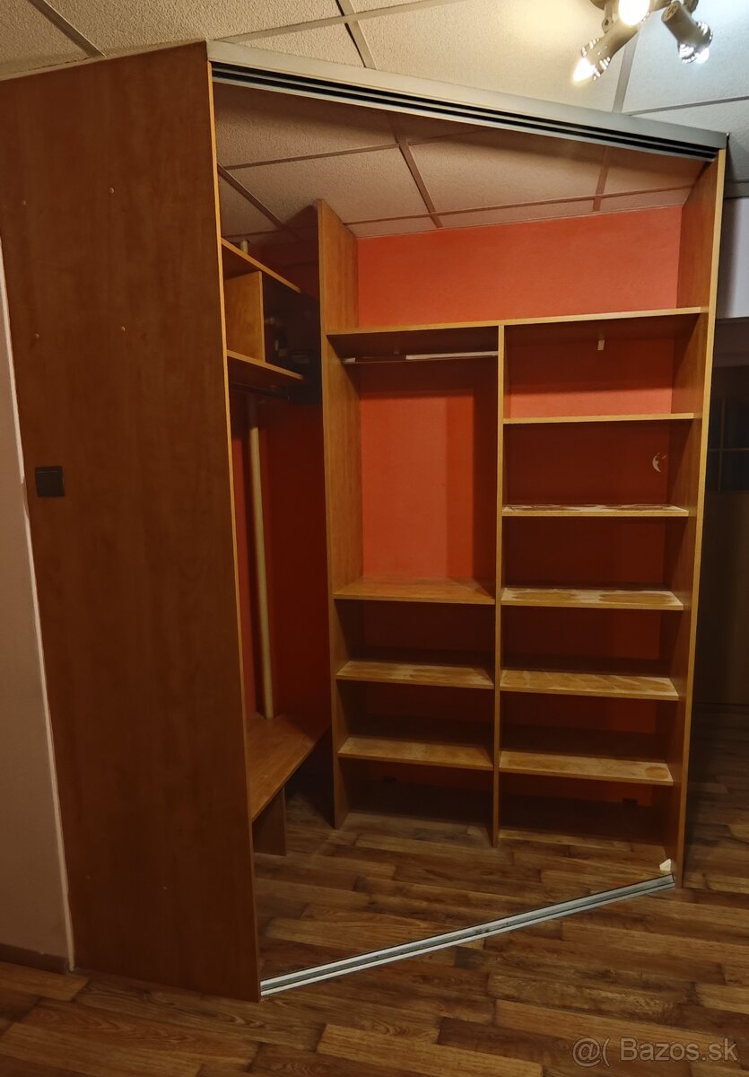 Vstavaná skriňa - 2