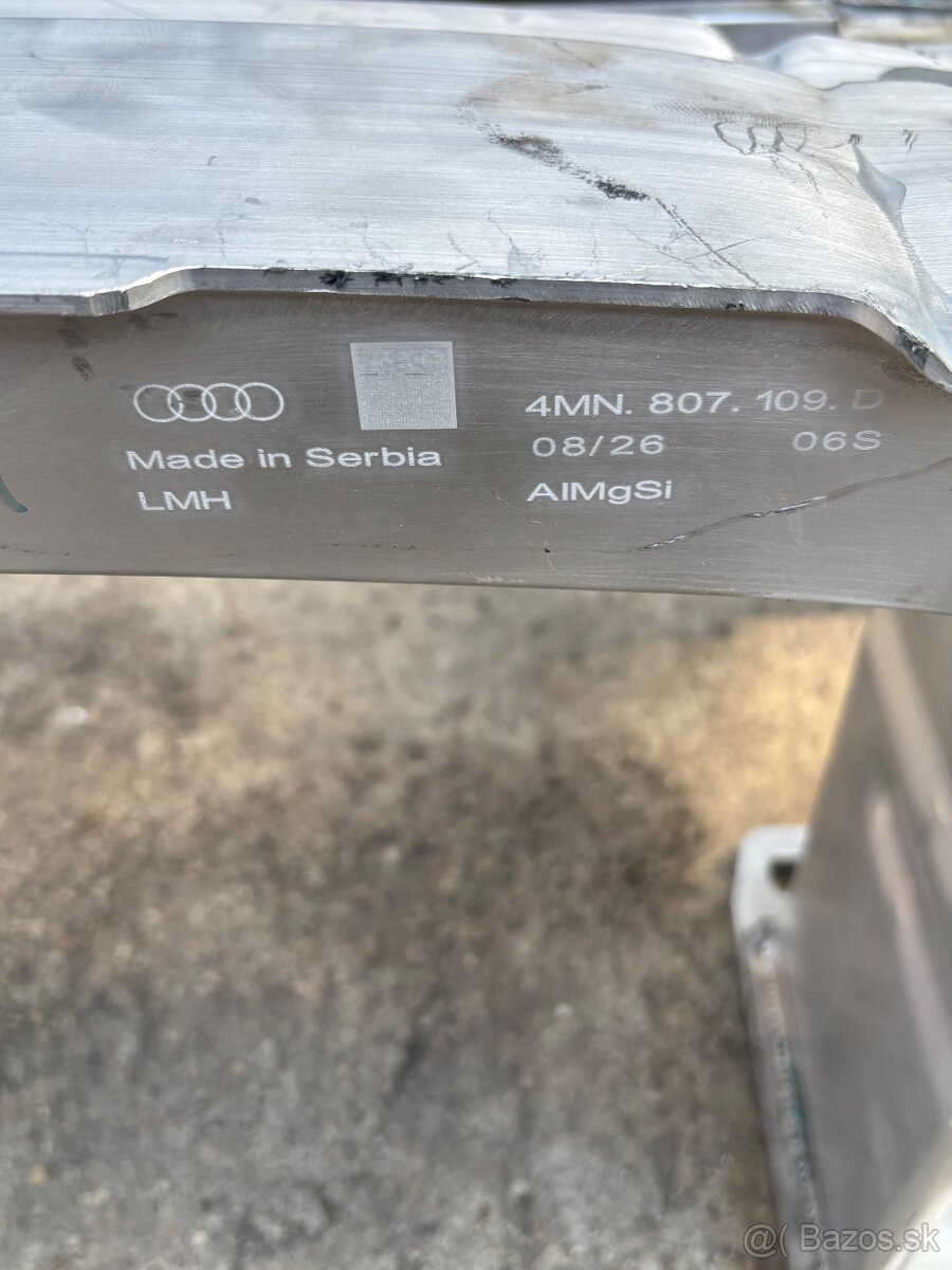 predna vystuha Audi Q8 Lamborghini Urus - 2