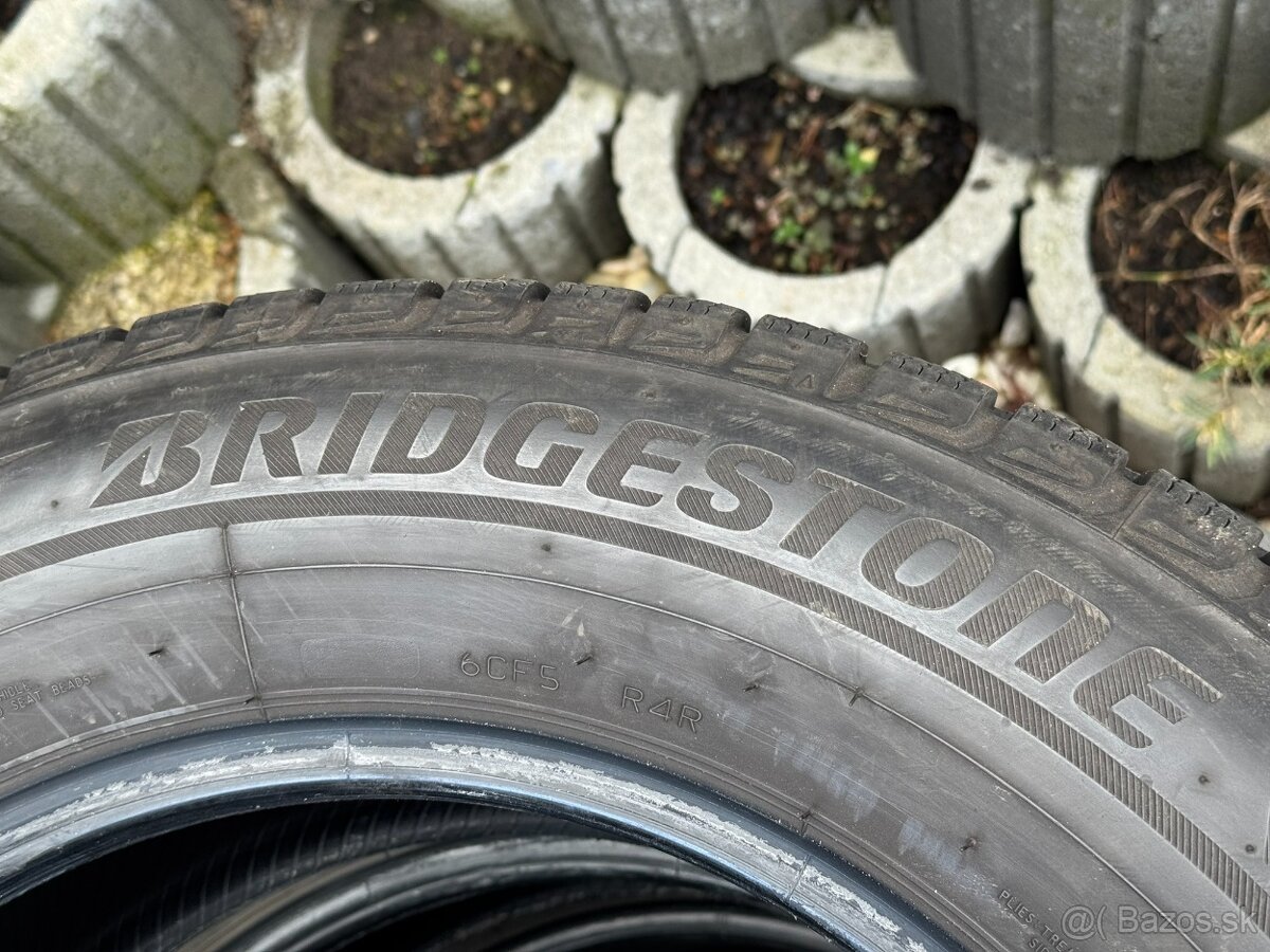 225/65 R17 - 2