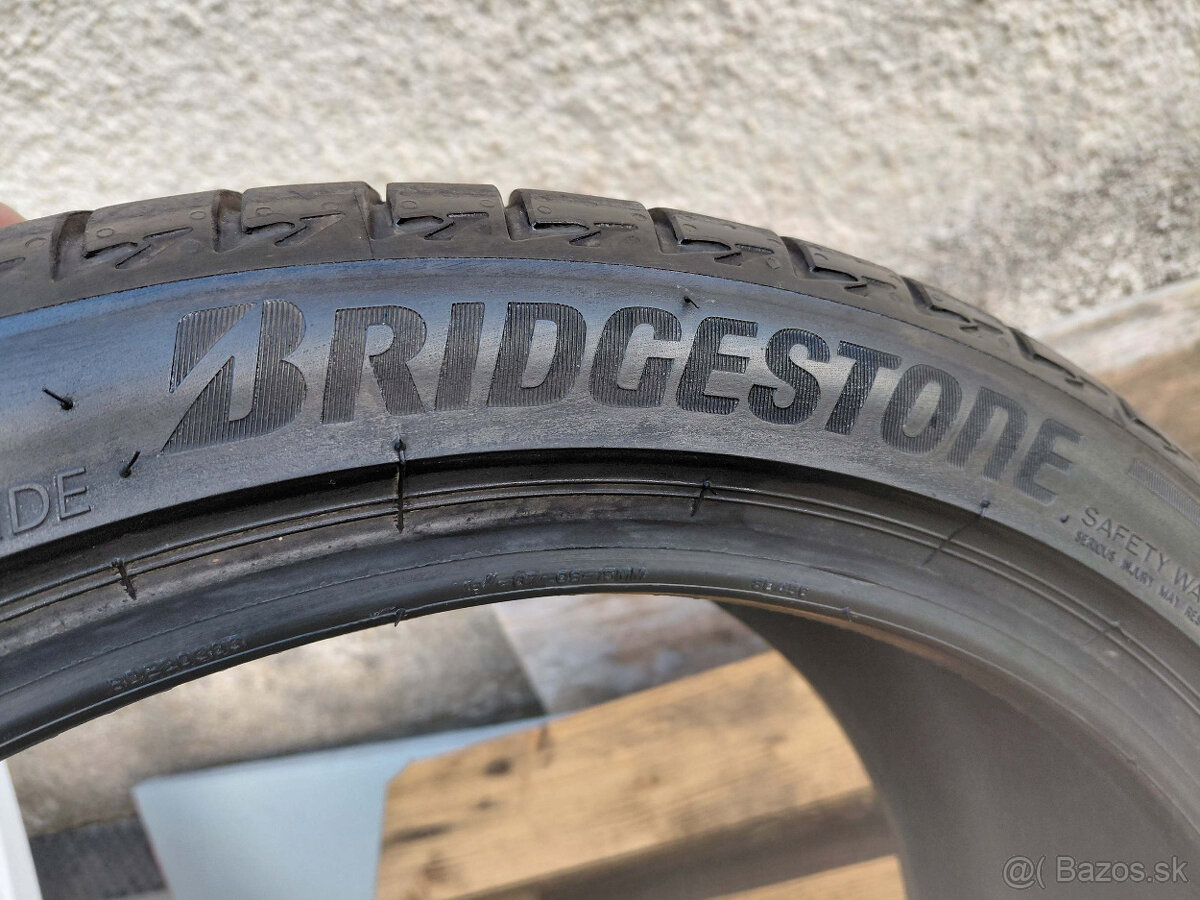 1ks letna Bridgestone 225/40R19 - 2