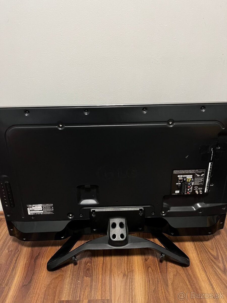 LG TV– 42” Full HD Smart TV, 3D - 2