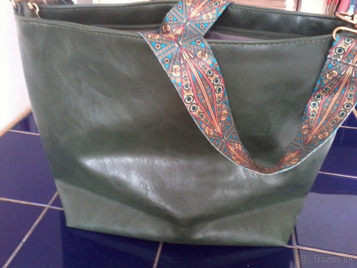 Kabelka crossbody zelená 5 € - 2