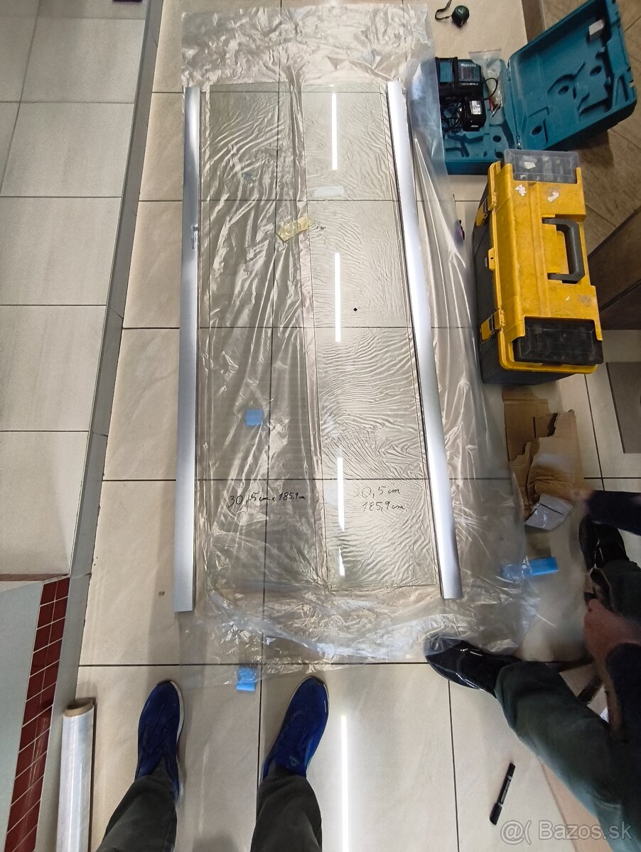 Sklenené stienky+ukotvovacie profily. - 2