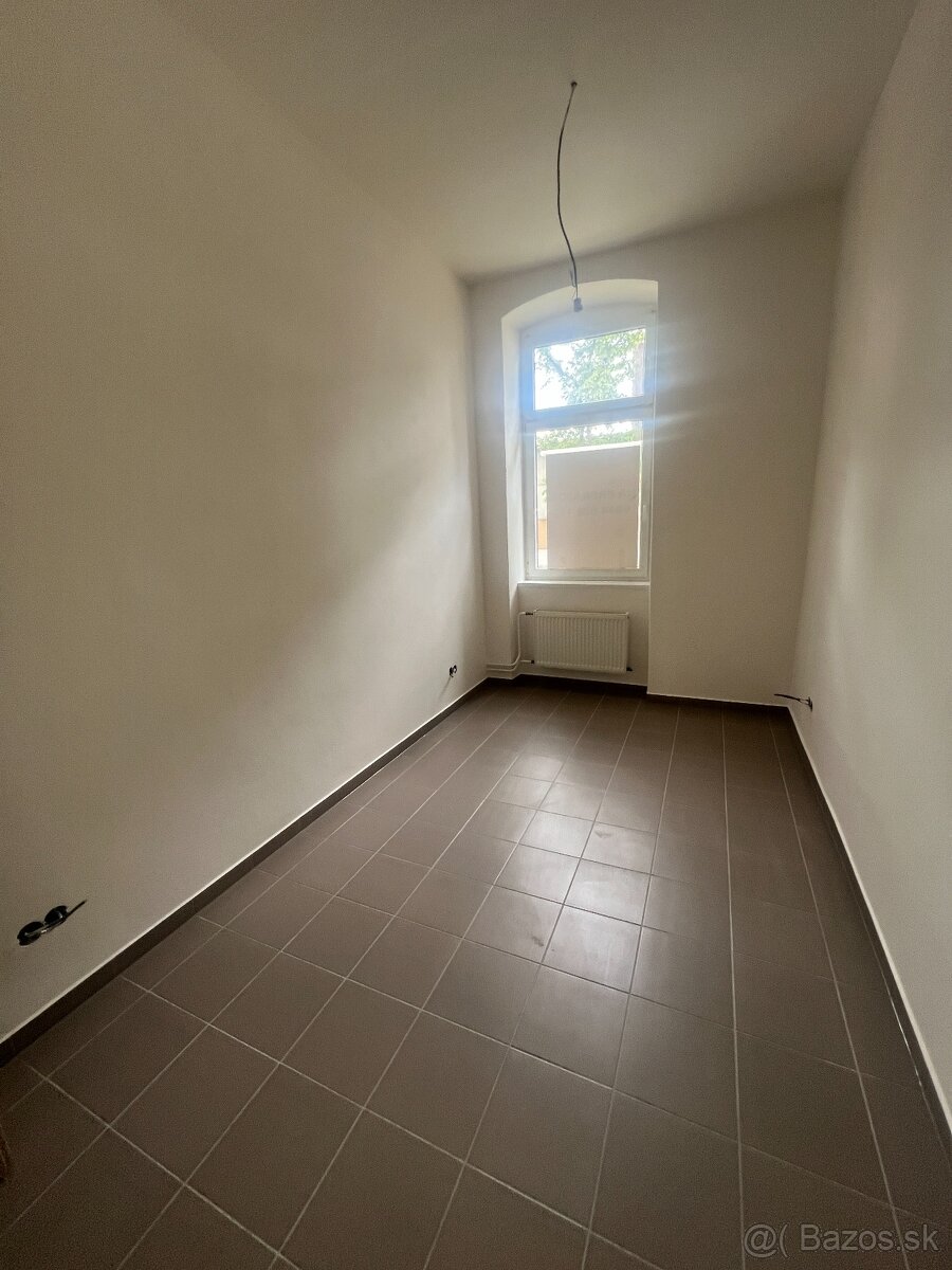 Obchodný priestor na prízemí - 2