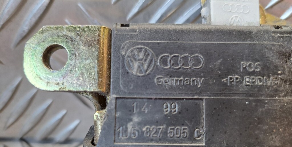 ZÁMOK KUFRA - VW BORA SEDAN, PASSAT B5 FL, SUPERB 1 - 2