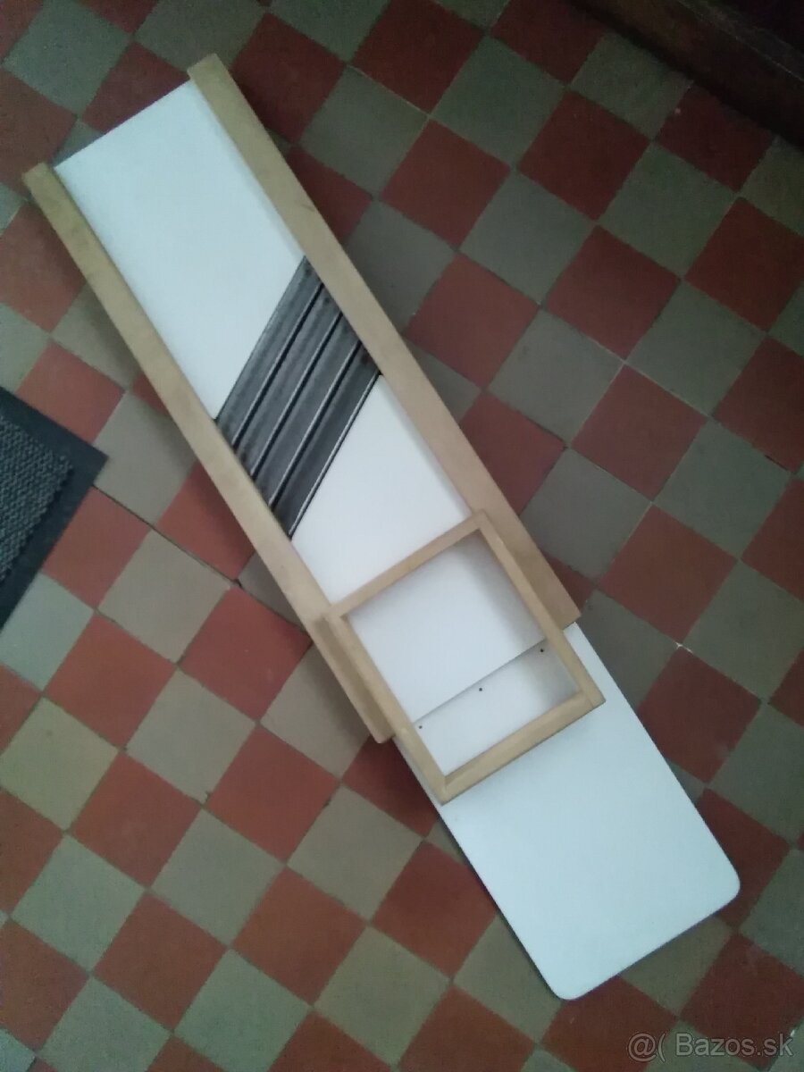 Predám hoblík na kapustu - 4 nože. - 2