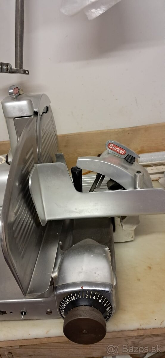 Nárezový stroj Berkel - 2