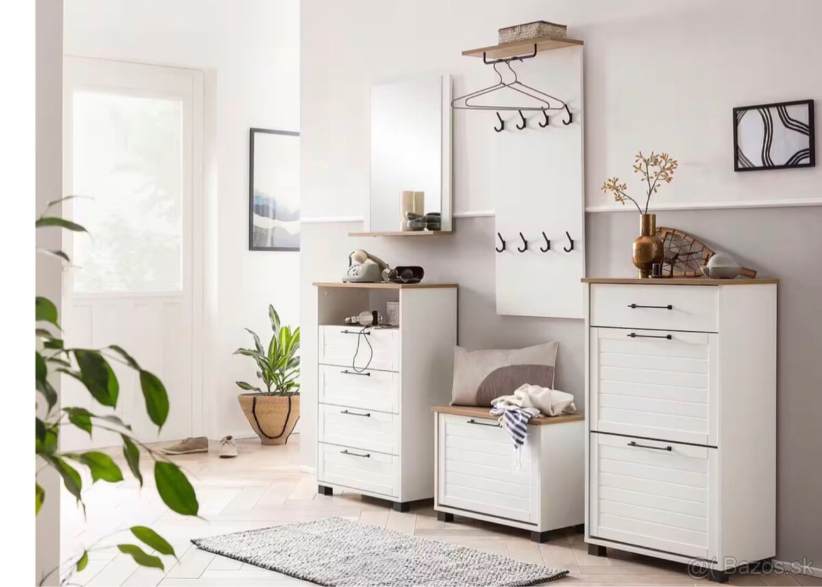 Vešiaky biele s dreveným dekorom - 2