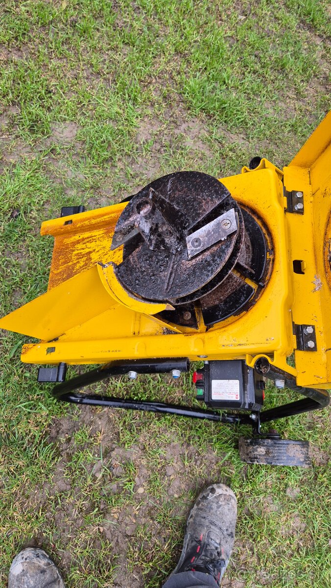 Predám drvič konárov ALKO 3Kw 380volt - 2