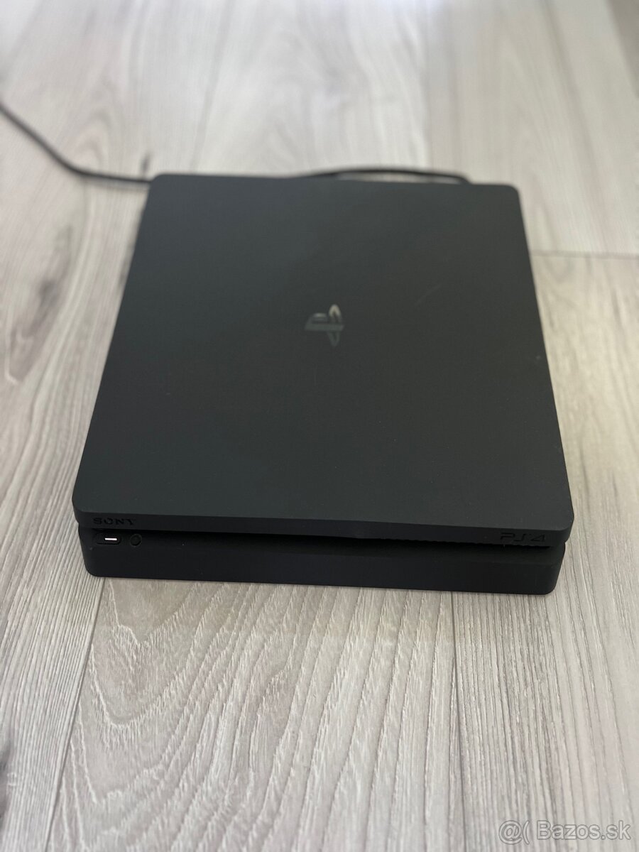 Playstation 4 Slim - 2