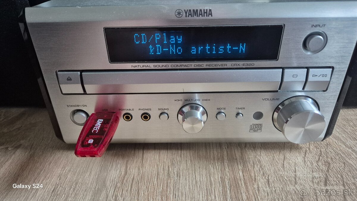 Yamaha CRX-E320 + 10 cd +reprobedne - 2