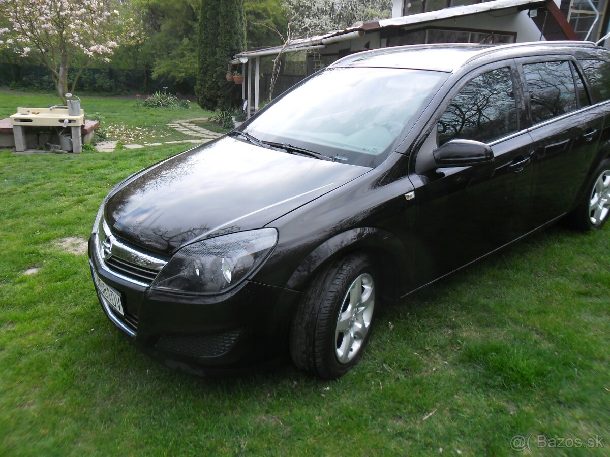 Opel Astra H Caravan 1,6 benzín - 2