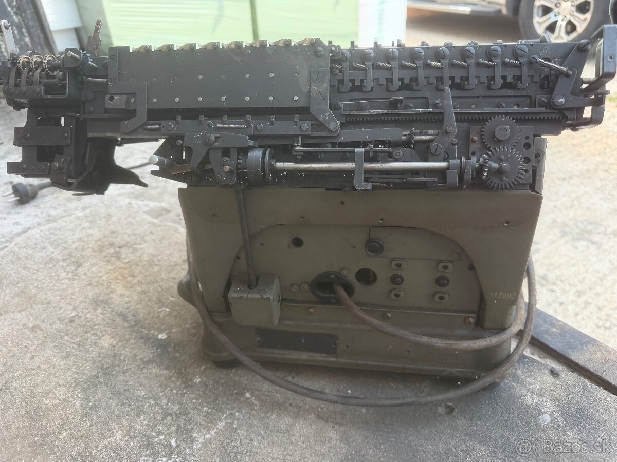 Historický elektromechanický účtovací stroj / kalkulačka – r - 2