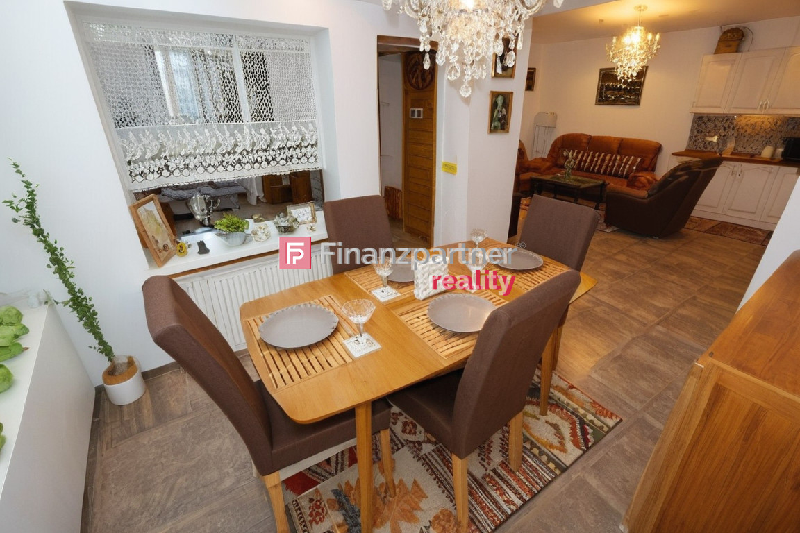 Ponúkame na predaj 5 izb. rodinný dom s garážou na pozemku 9 - 2