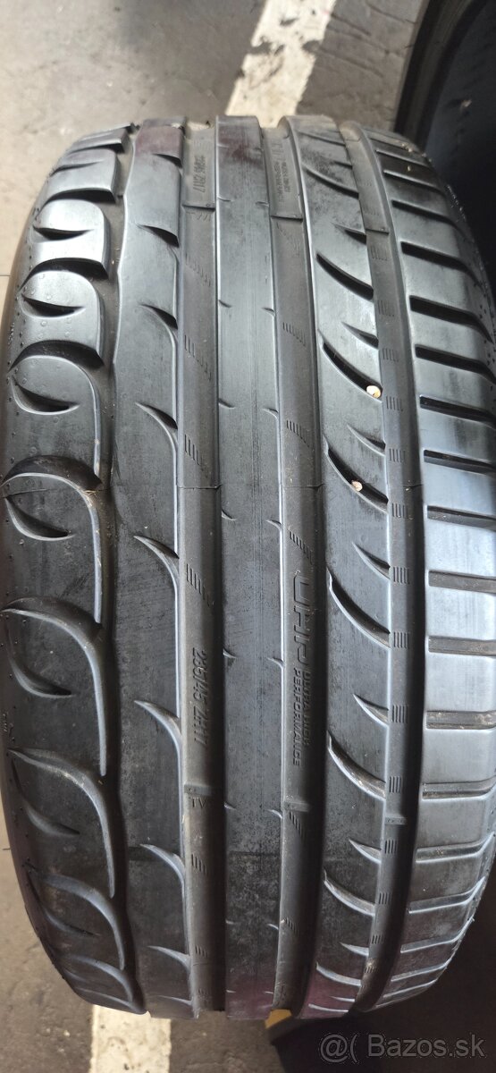 Predám 2ks.letné pneumatiky kormorán 235/45R17 94W. - 2