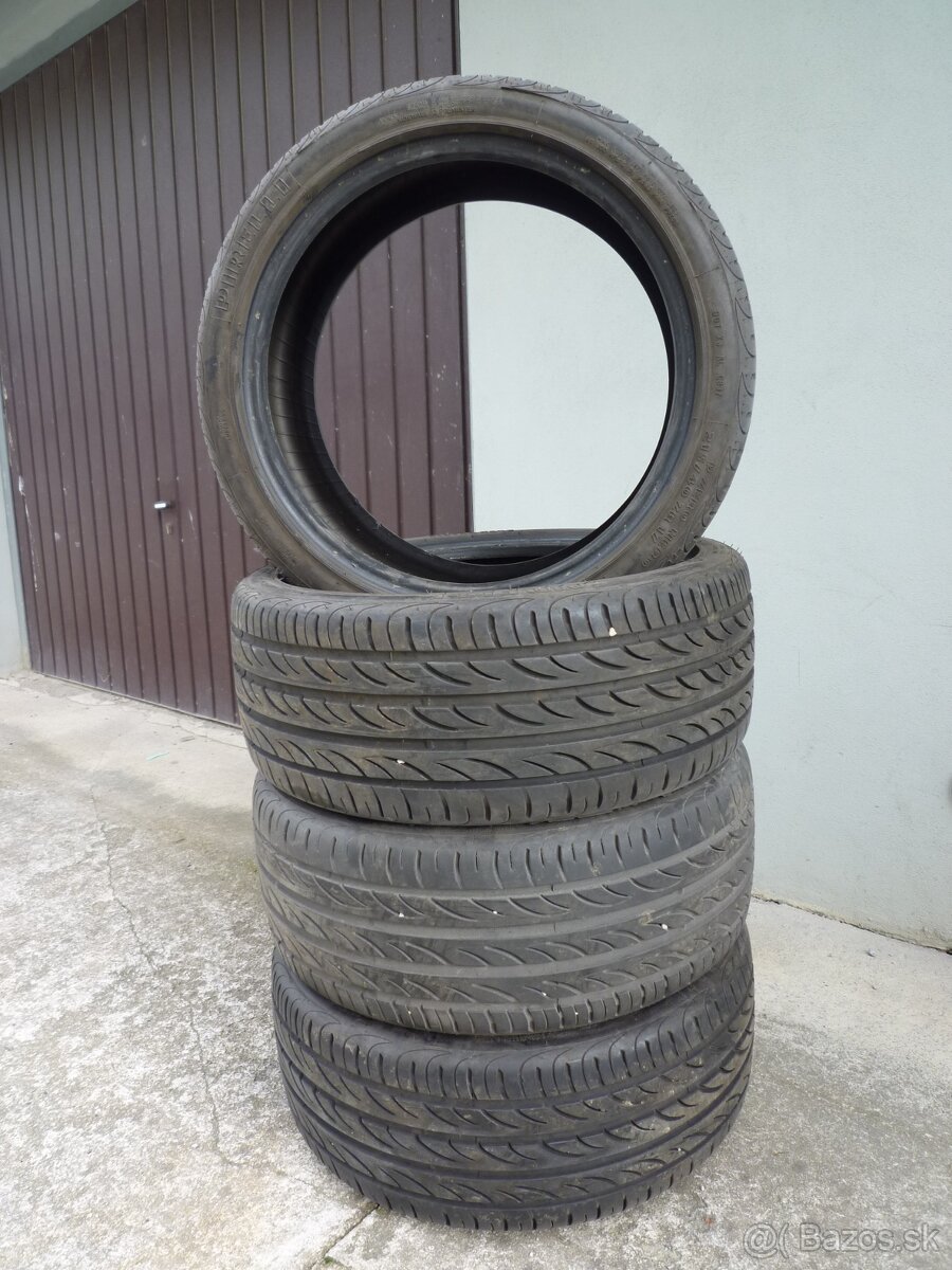 Predám pneu. Pirelli P ZERO NERO 215/40 r17. - 2