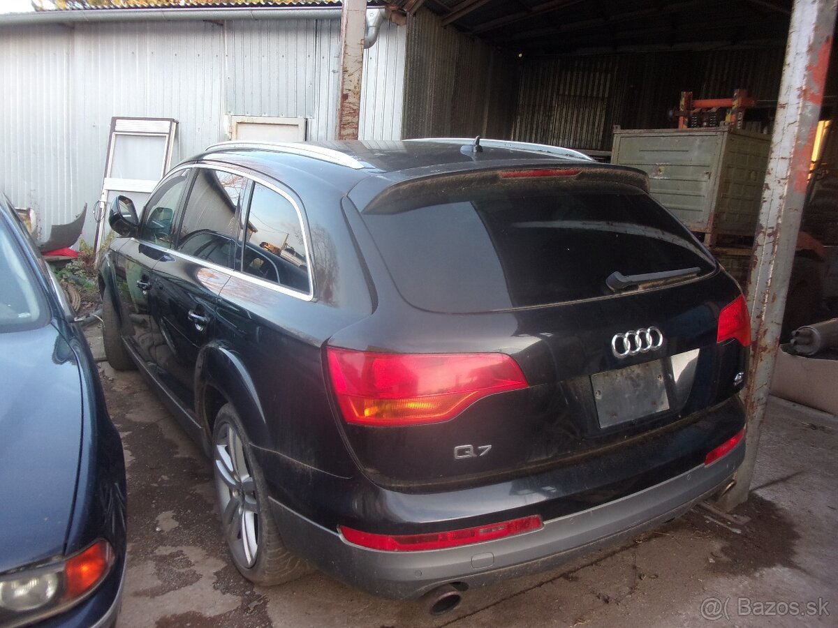 AUDI Q7 4,2Í V8 - 2