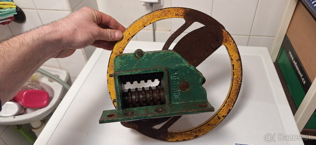 Rezačka trávy a žihľavy, ručná, malá - 2