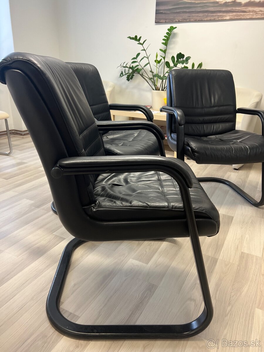 PREDÁM 3 čierne sedačky 55x45x99 - 2