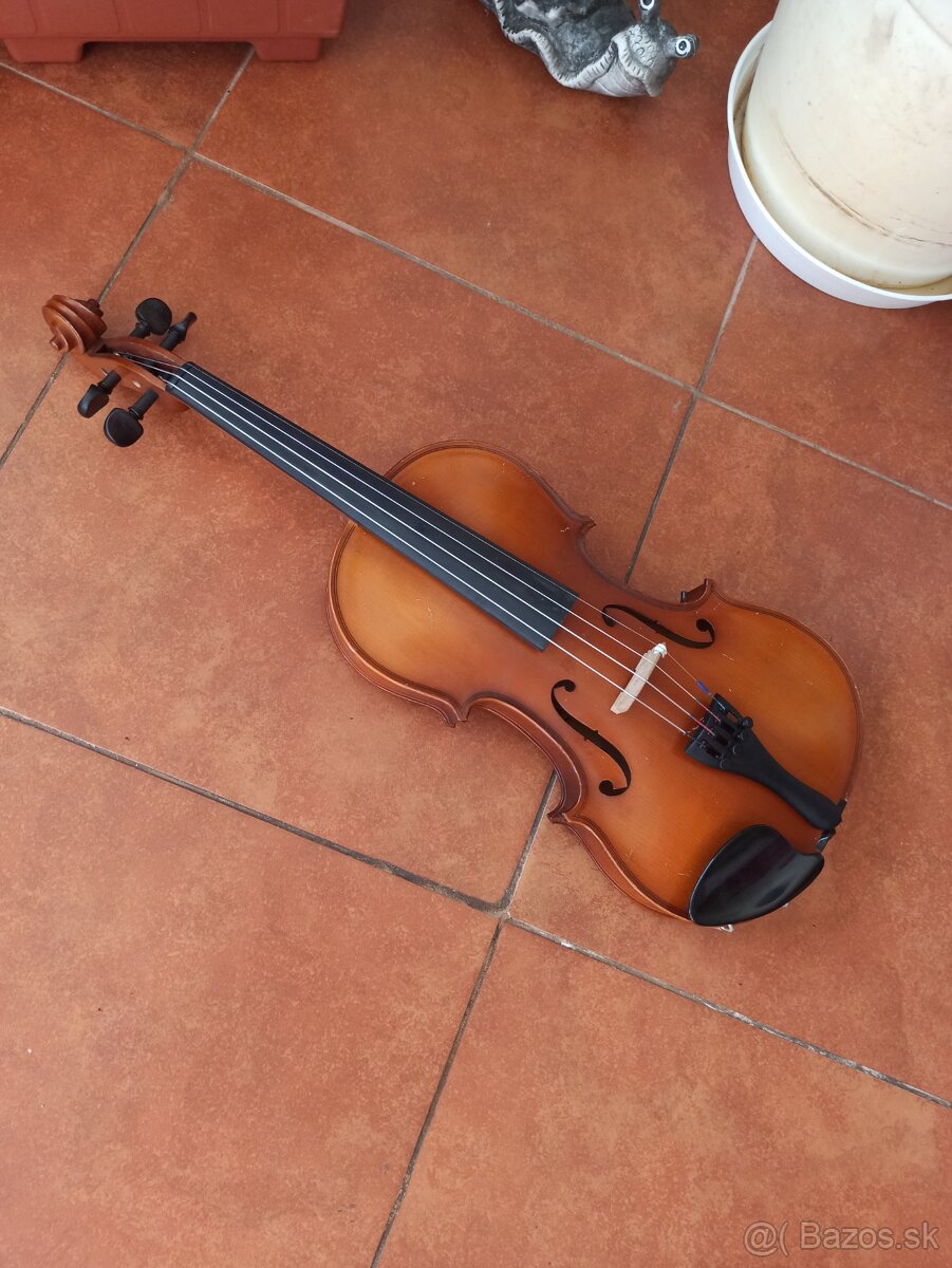 Husle 4/4 Karl Hofner Germany.Mozna výmena za harmoniku - 2