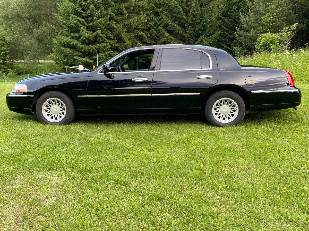 Lincoln towncar - 2