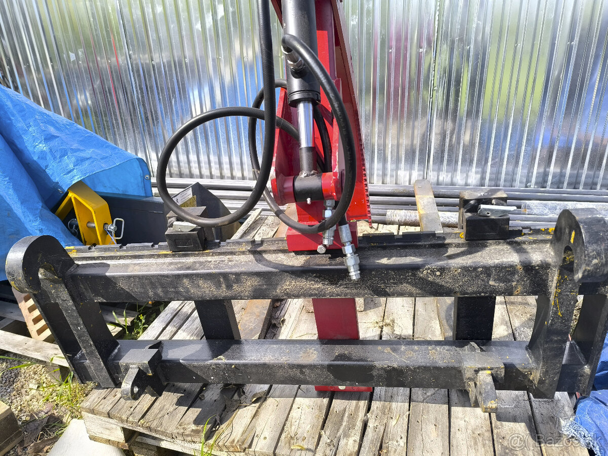 Paletové vidly 2 t s hydraulickým drapákom na drevo - 2