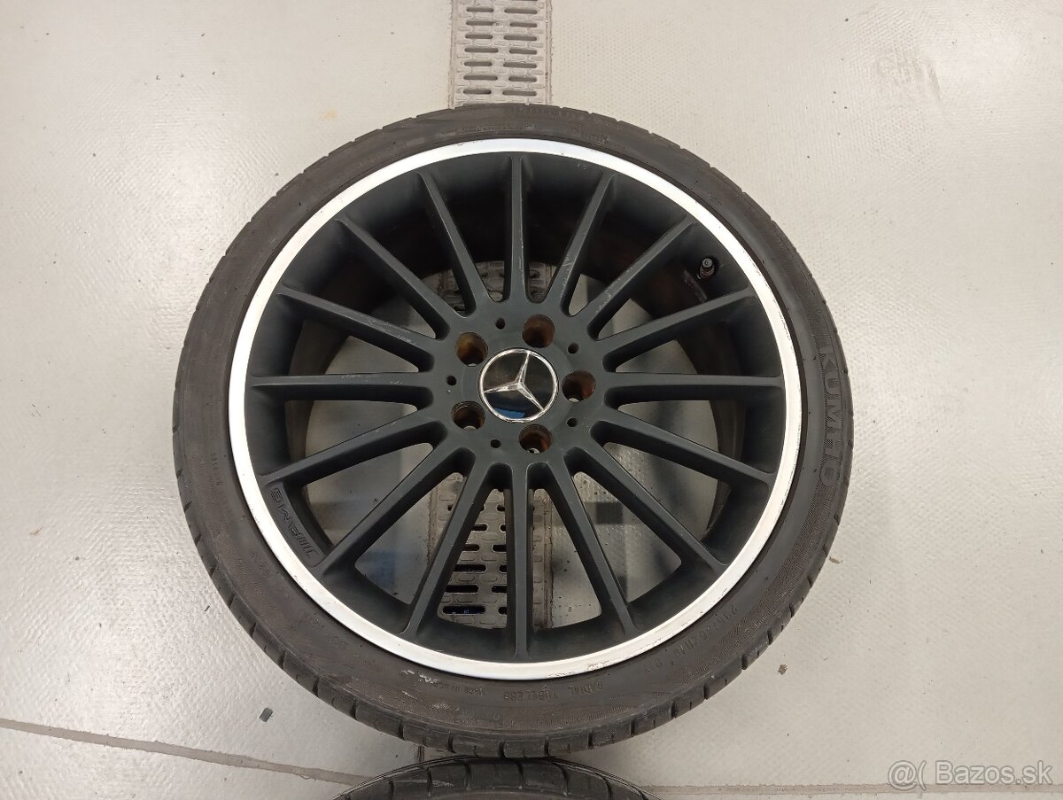 Mercedes AMG R19 - 2