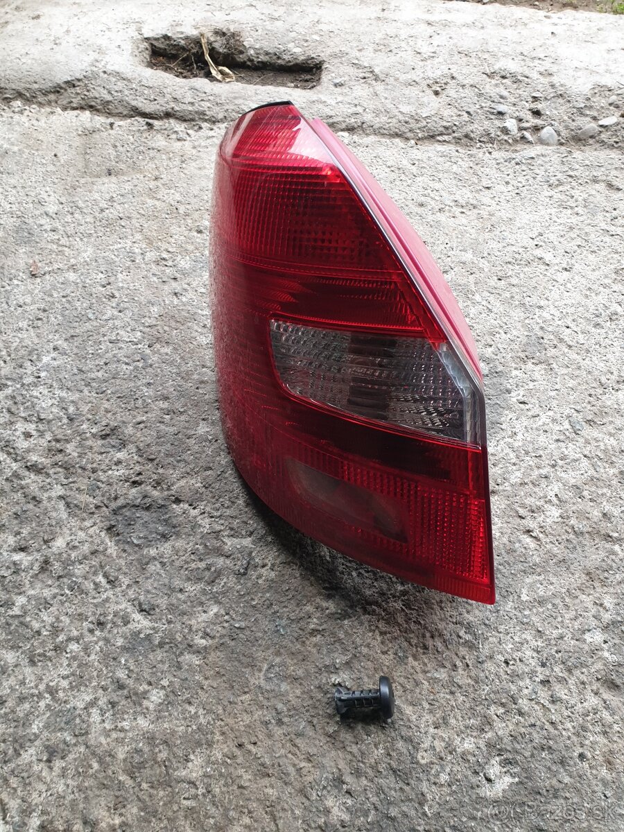 Skoda fabia 2 zadne svetlo - 2
