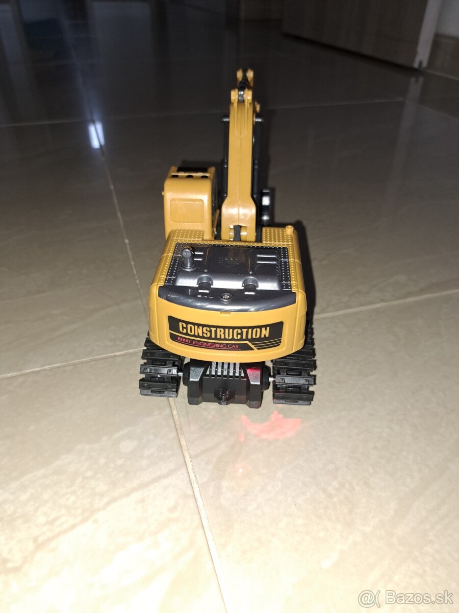 Bager na diaľkové ovládanie - 2