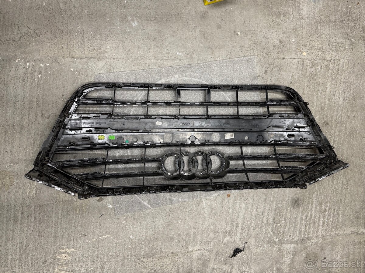 AUDI A8 - 4N - D5 predna maska black - 2