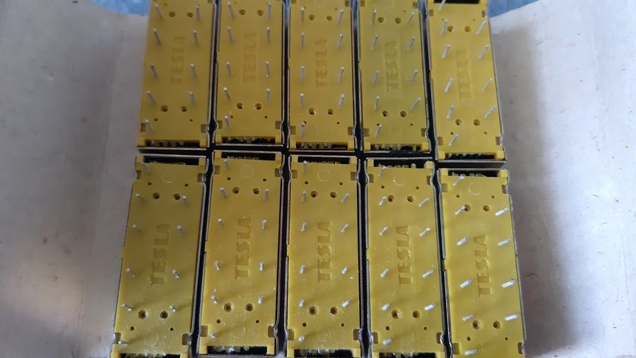 Relé HU 170 102 - 2