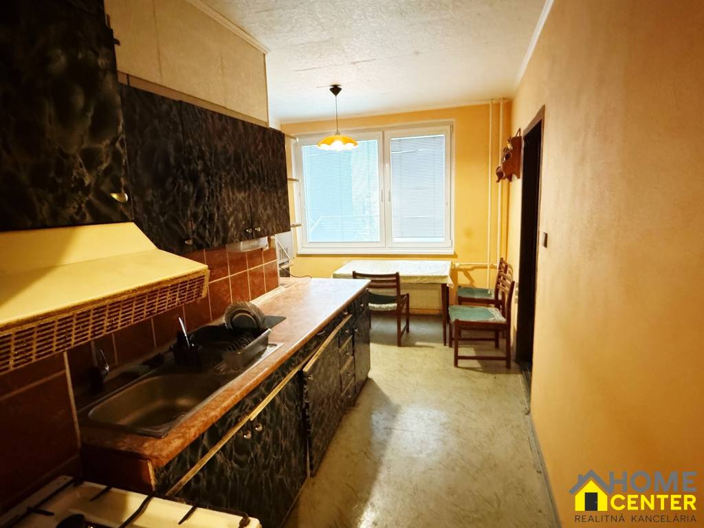 Na predaj : 3 izbový byt , centrum , Levice - 2