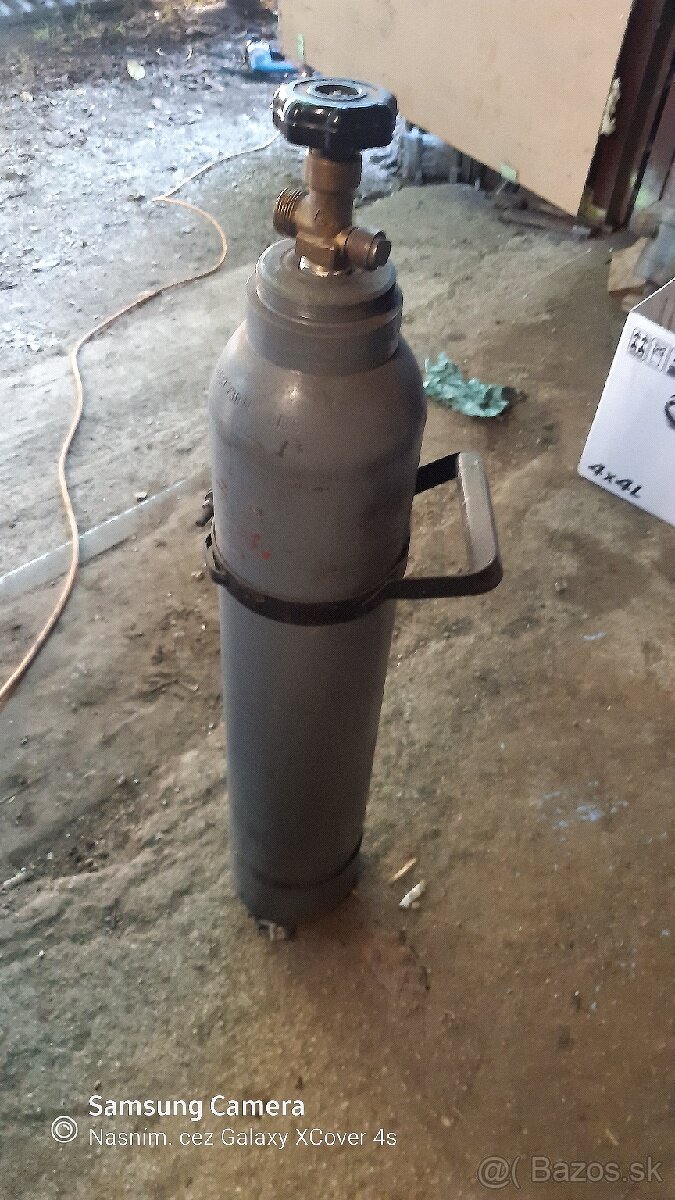 Fľaša CO2 plná s odstránenou rúrkou. - 2