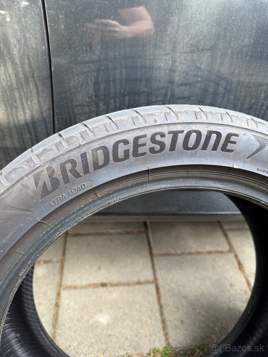 Bridgestone 235/45 R18 - 2
