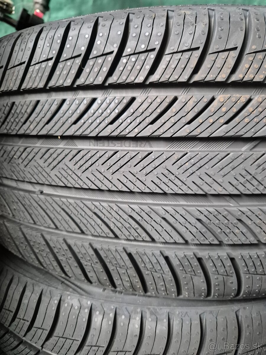 235/40 r19 - 2