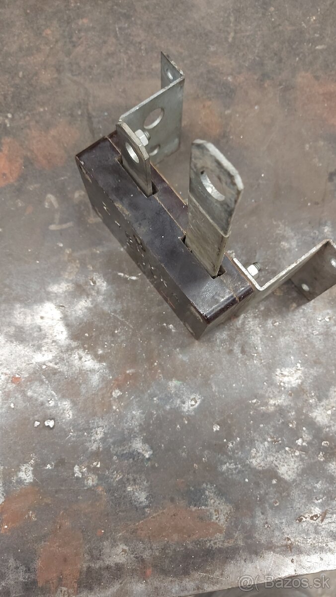 Zetor Zásuvka Štarter 24V - 2